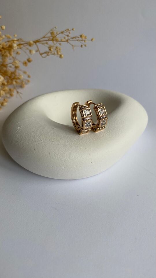 Kare taşlı rose gold küpe