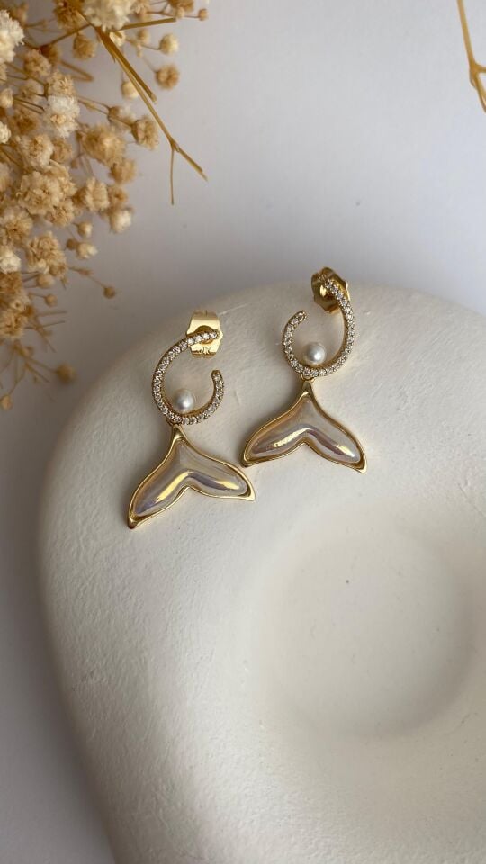 Sedef balık uçlu gold küpe