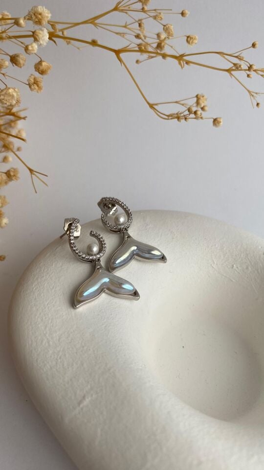 Sedef balık uçlu silver küpe