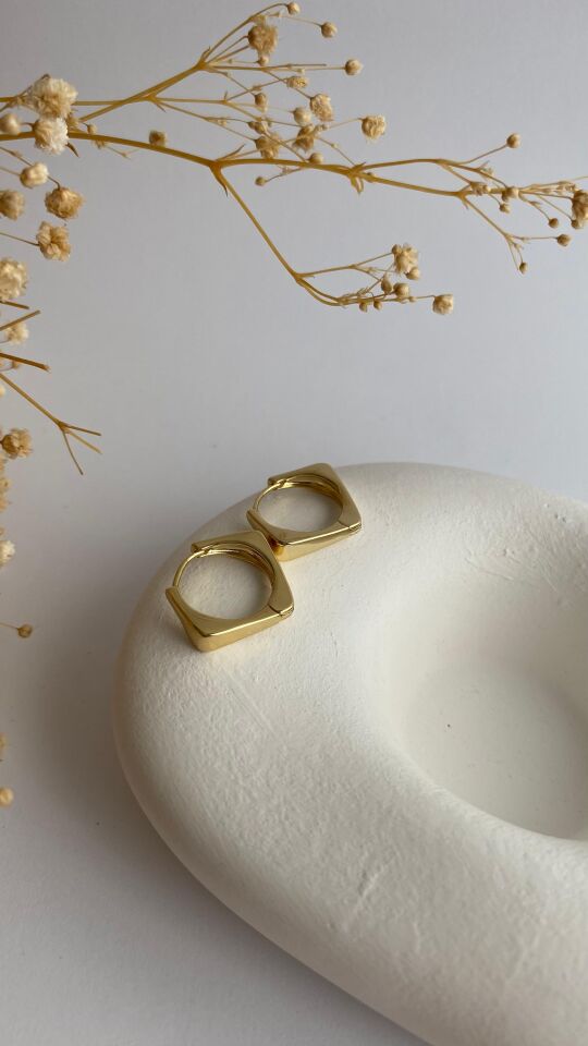 14K Gold kare küpe