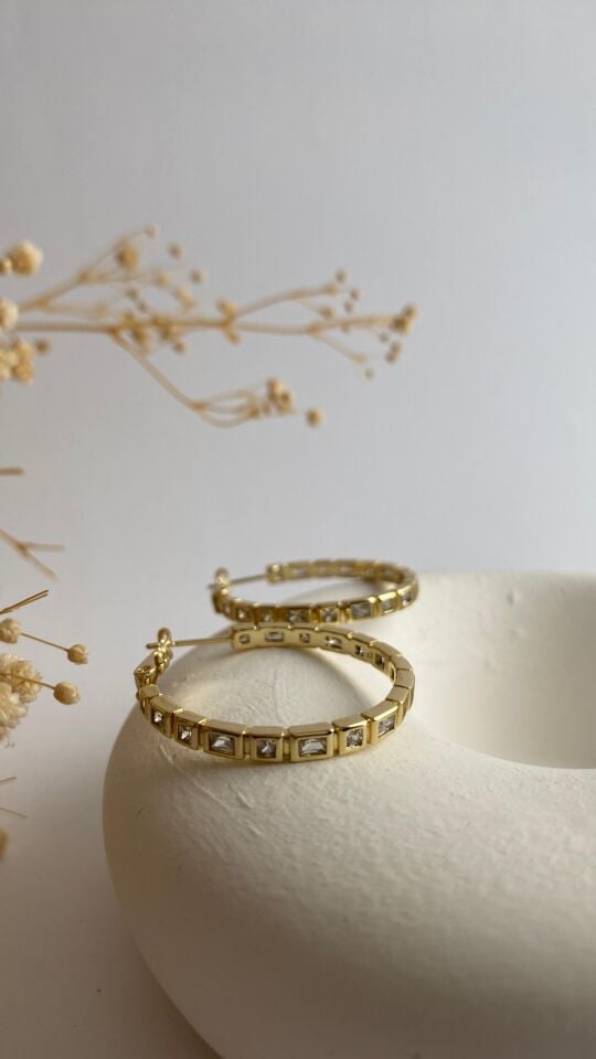 Gold etrafı taşlı halka küpe