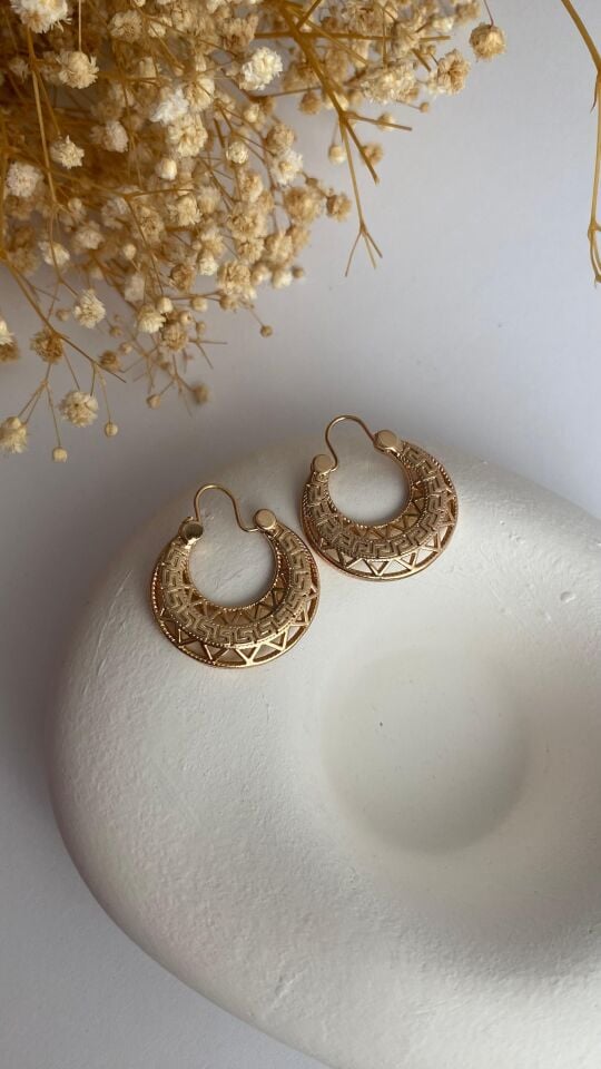 İşlemeli rose gold halka küpe