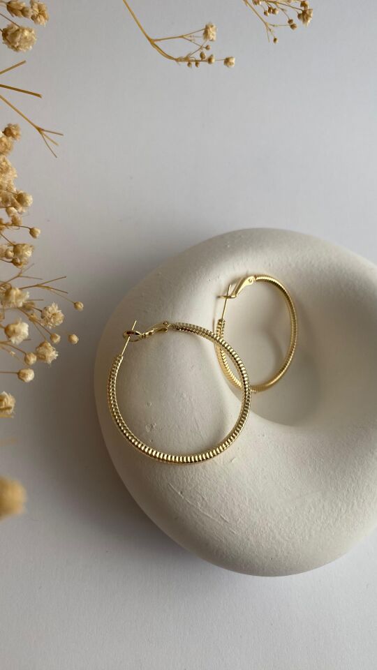 14k gold çizgili halka küpe