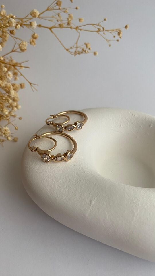 İki halkalı üç taşlı küpe