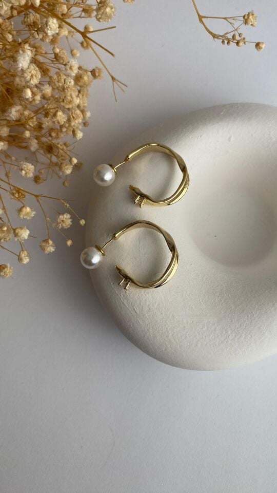 İnci vidalı taşlı gold halka küpe