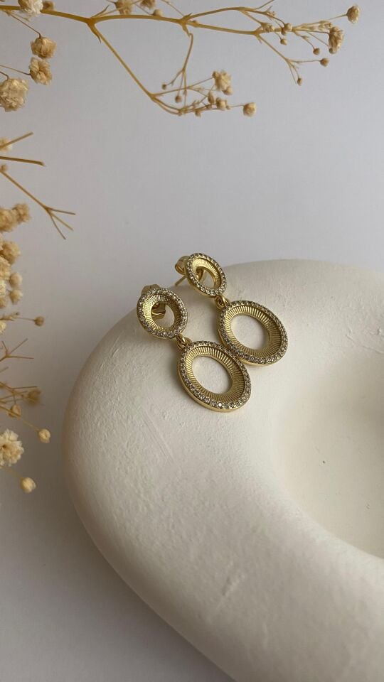 Gold elips sallantılı taşlı küpe