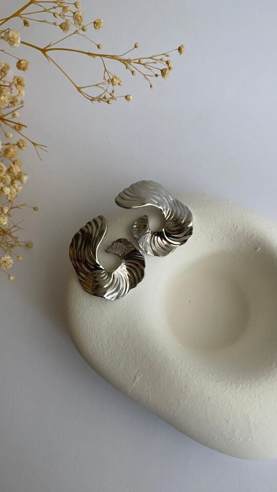 Silver dalgalı formlu küpe