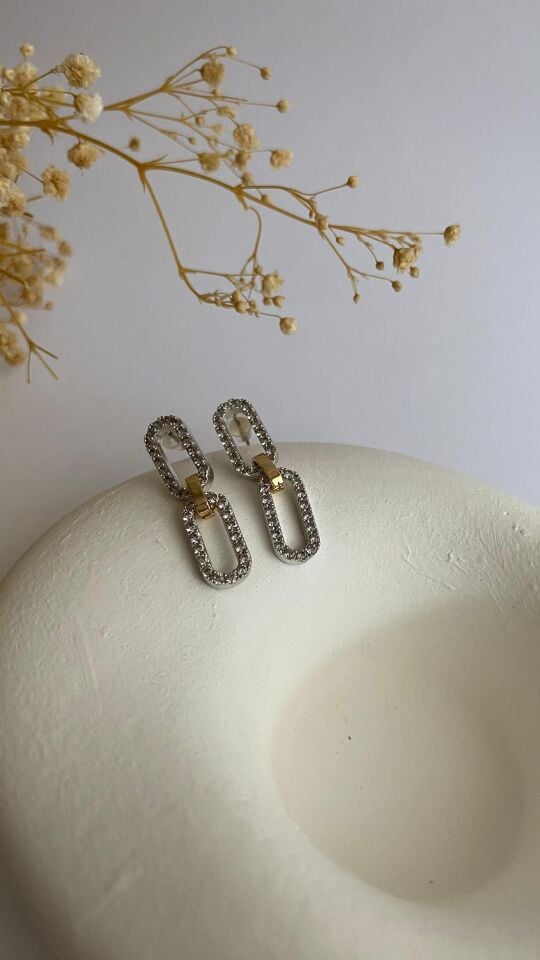 İkili geçmeli taşlı sallantılı küpe