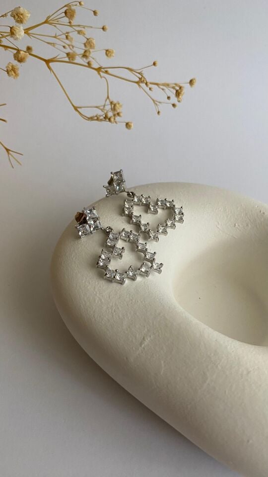 Taşlı kalp piksel silver küpe