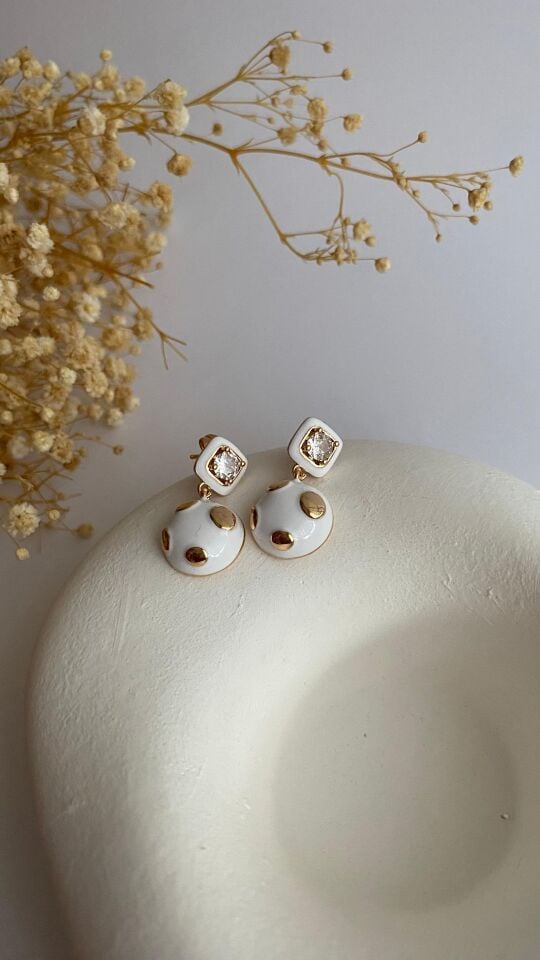 Beyaz gold taşlı yuvarlak küpe