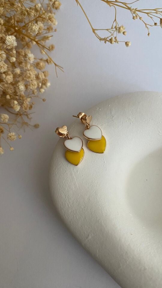 Sarı beyaz kalpli minimal küpe