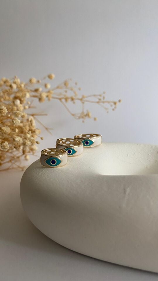 Beyaz üstü nazar boncuklu üçlü küpe set