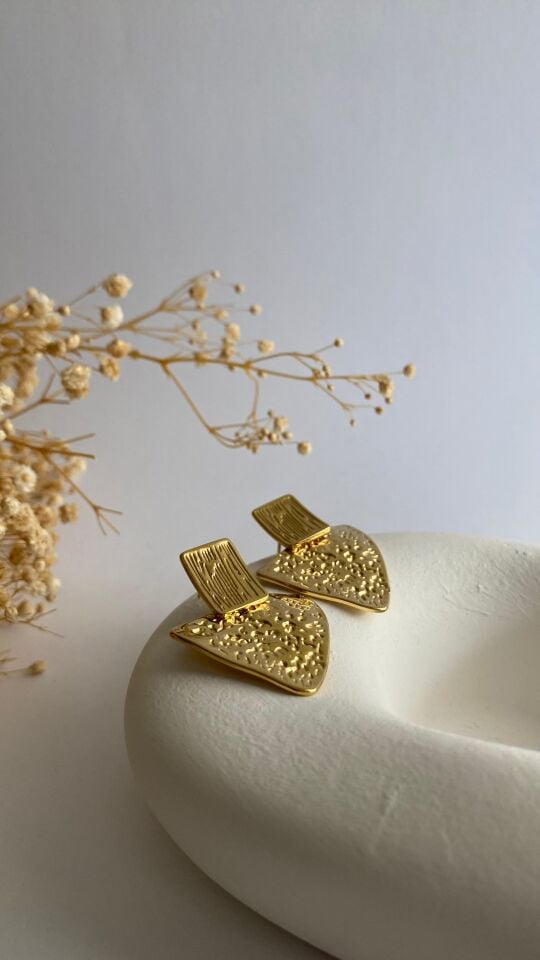 Gold üçgen plaka çelik küpe