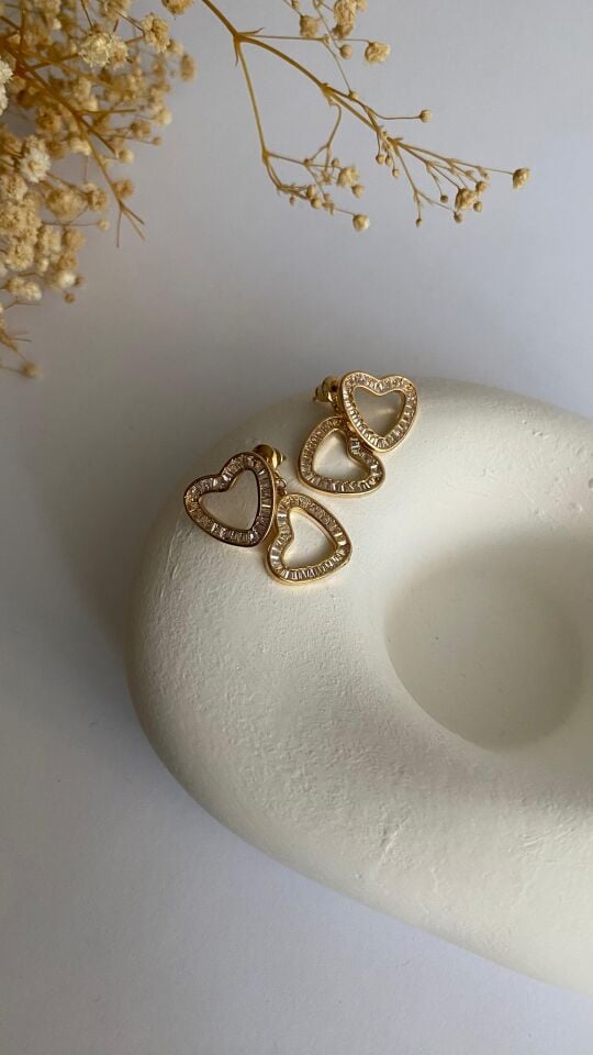 Çift sıralı taşlı kalp küpe