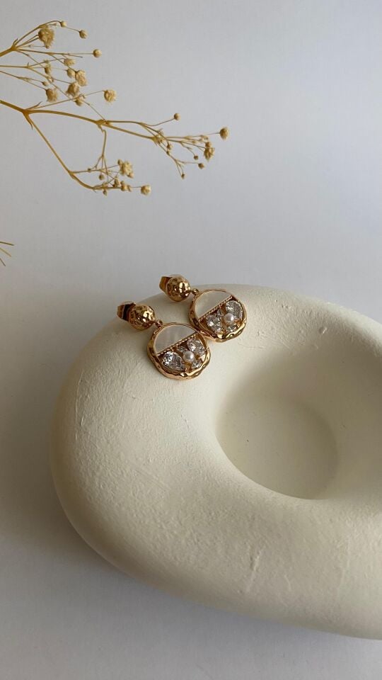 Yuvarlak sedef taşlı incili küpe