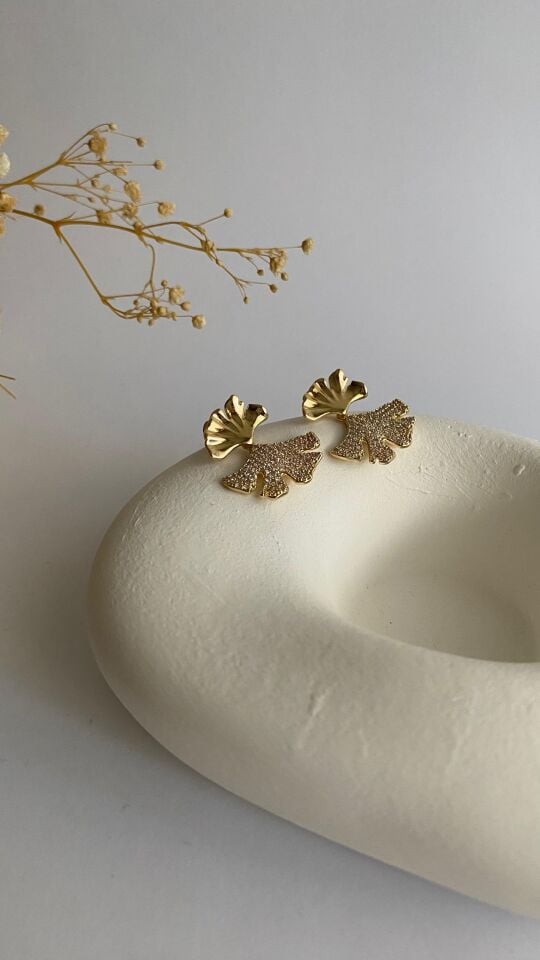 Taş işli iki yapraklı küpe