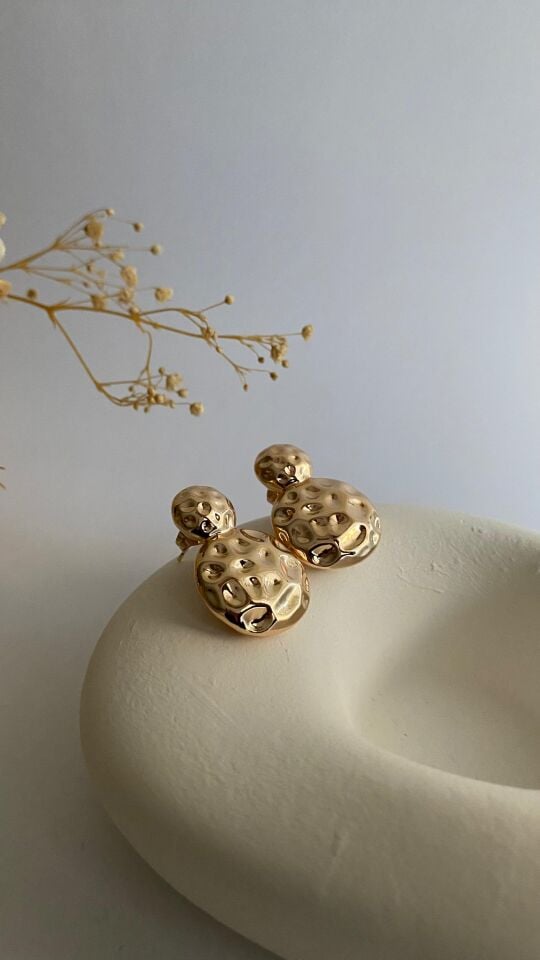 Dalgalı formlu yuvarlaklı küpe