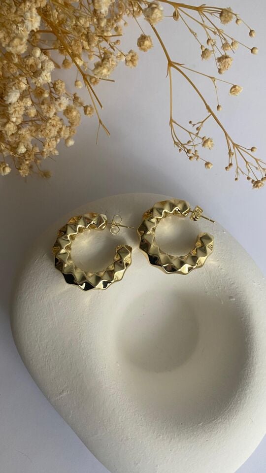 Gold tırtıklı halka küpe