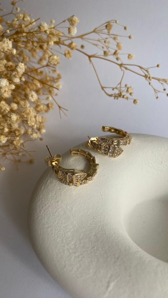 Yılan formlu taşlı küpe