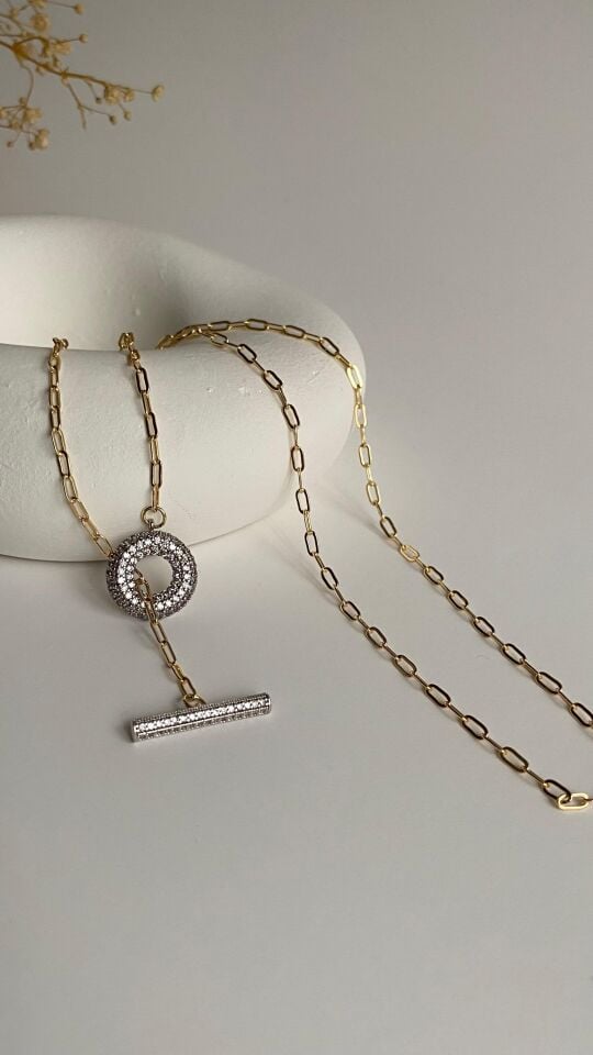 Ucu geçmeli taşlı kolye