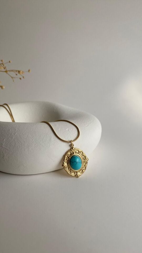 Oval form firuze taşlı çelik kolye
