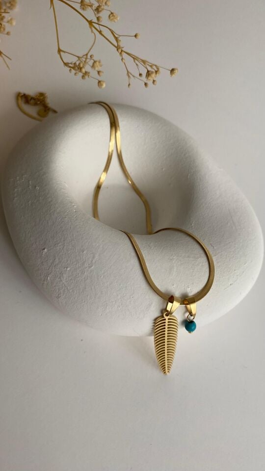 Mavi taşlı tüy çelik kolye