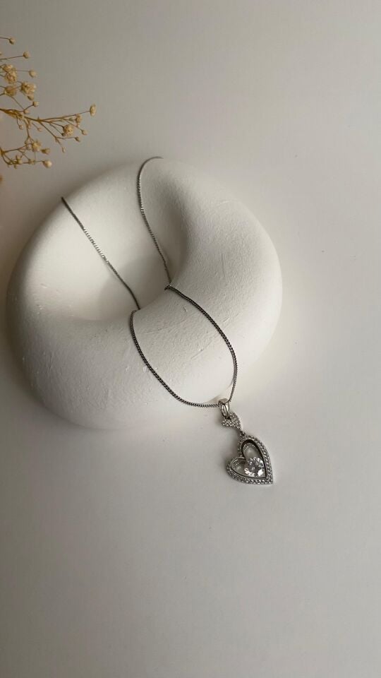 Silver taşlı kalp uçlu kolye