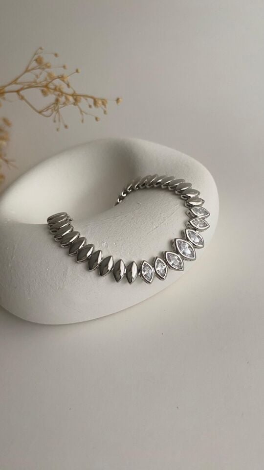 Silver oval formlu taşlı bileklik
