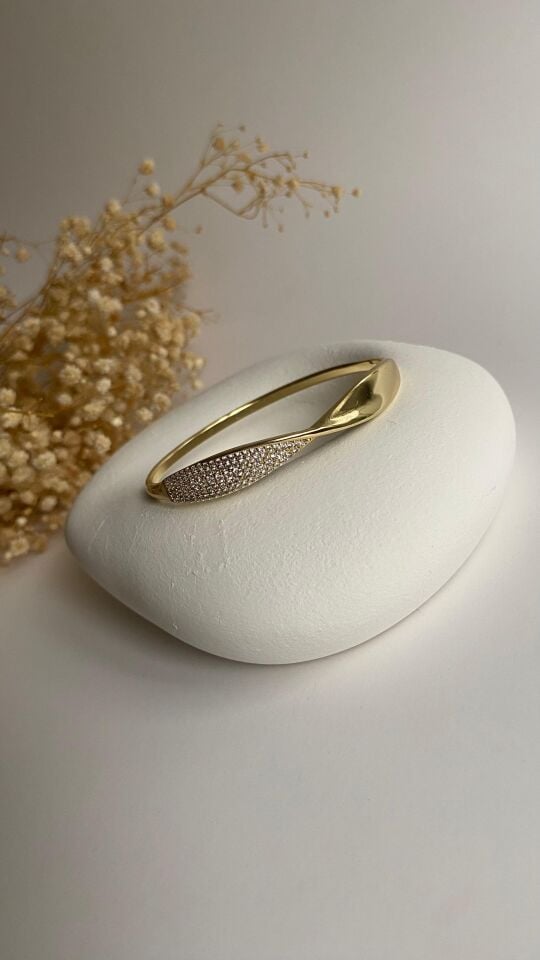 14 K yarısı taş işli burgu kelepçe