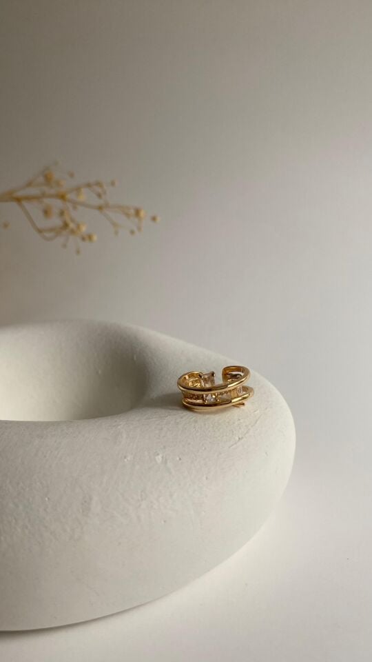 Rose gold  taşlı kıkırdak küpesi