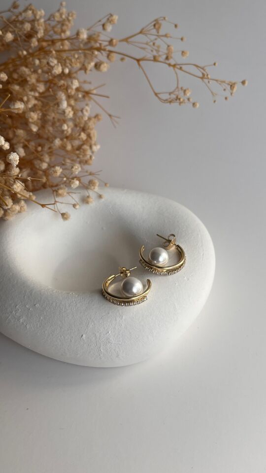 14K gold taşlı halkalı incili küpe