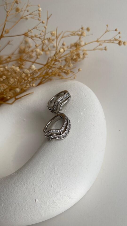 Silver dalgalı taşlı küpe
