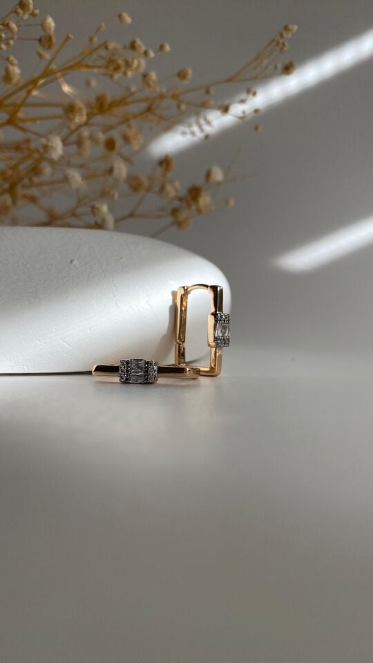 Rose gold köşeli taşlı küpe