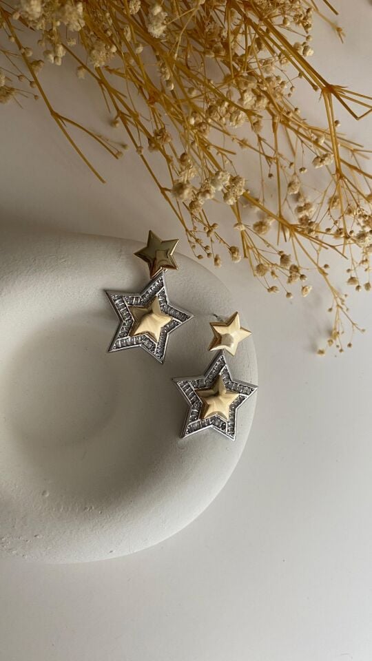 İki renkli baget taşlı yıldız küpe