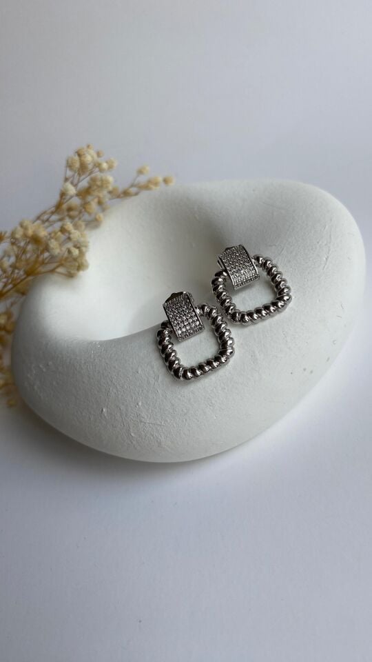 Silver kare formlu burgulu küpe