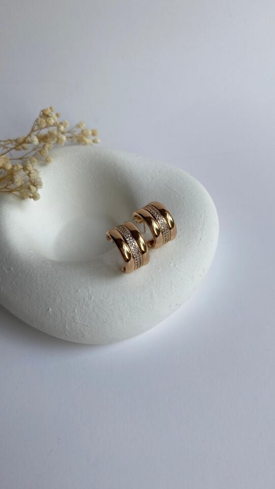 Rose gold ortası taşlı üç sıralı küpe