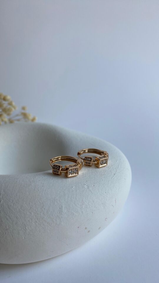 Rose gold mini kare taşlı halka küpe