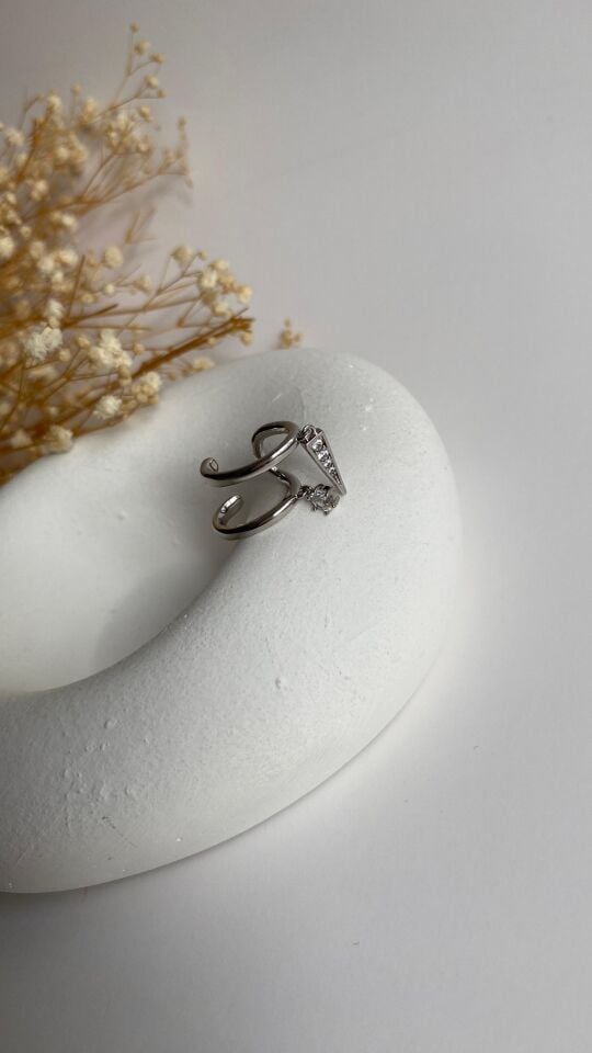 Silver üçgen sallantılı kıkırdak küpe