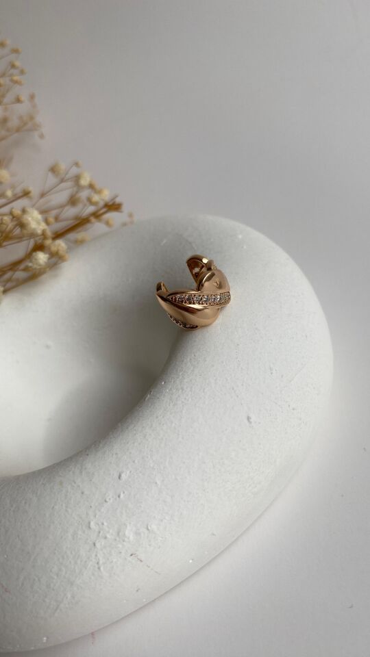 Rose gold çapraz taşlı kıkırdak küpe