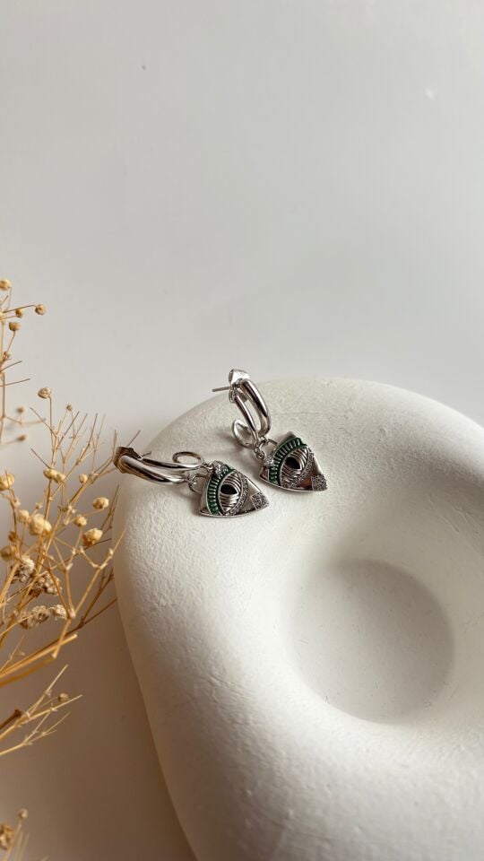 Göz detaylı silver küpe