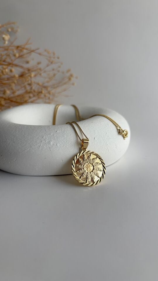 14 K Soleil d’Or kolye