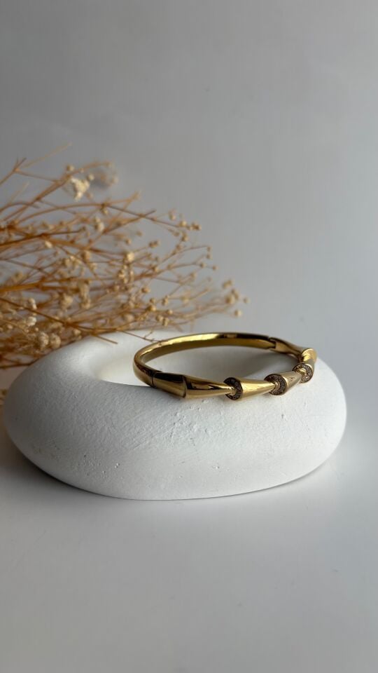 Arow detail kelepçe bileklik